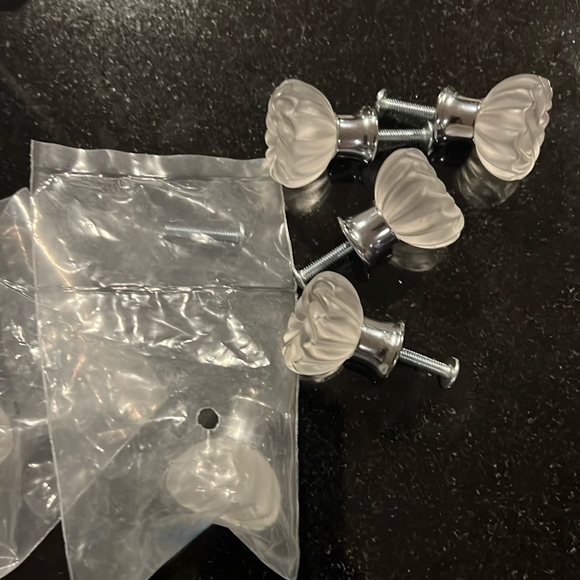Beautiful crystal knobs - Picture 1 of 5